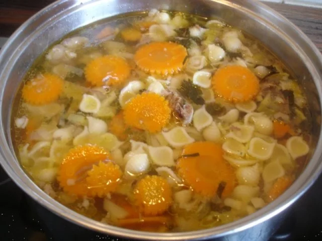 Rezept: Rindfleischsuppe mit Möhrenblüten Bild Nr. 13 Rindfleischsuppe mit Möhrenblüten - Rezept - Bild Nr. 13