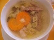 Rindfleischsuppe mit Möhrenblüten - Rezept