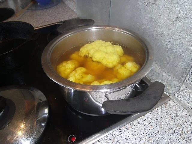 Rezept: Kardamon-Blumenkohl mit Veggieschnitzel Bild Nr. 2 Kardamon-Blumenkohl mit Veggieschnitzel - Rezept - Bild Nr. 2