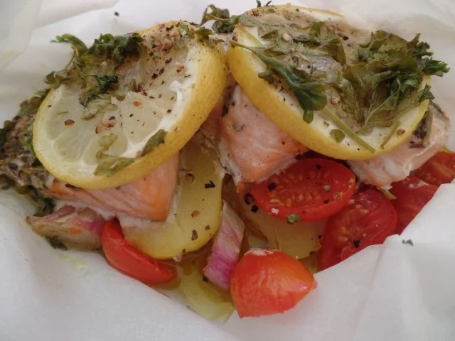 Lachs al cartoccio (heißt in der Kartusche oder Päckchen ) - Rezept