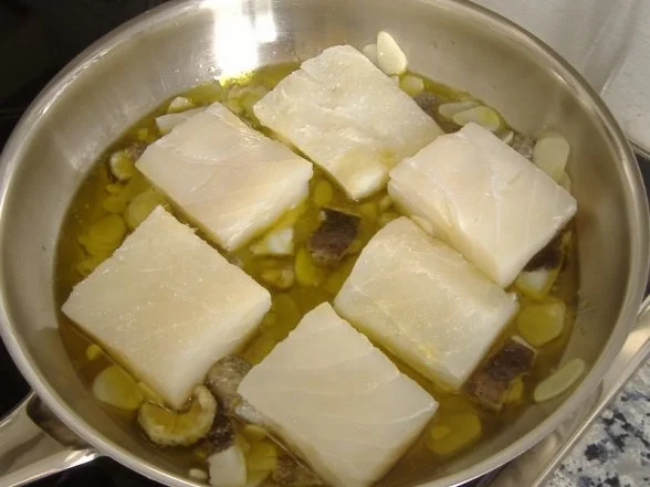 Rezept: Bacalao mit Knoblauch und Schinkenkartoffeln Bild Nr. 3 Bacalao mit Knoblauch und Schinkenkartoffeln - Rezept - Bild Nr. 3