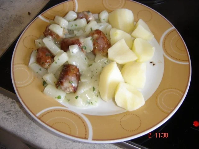 Rezept: Kohlräbchen mit Bratwürstklößchen Kohlräbchen mit Bratwürstklößchen - Rezept