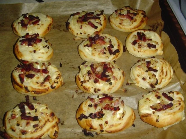 Rezept: Flammkuchenrollensnack Bild Nr. 2 Flammkuchenrollensnack - Rezept - Bild Nr. 2