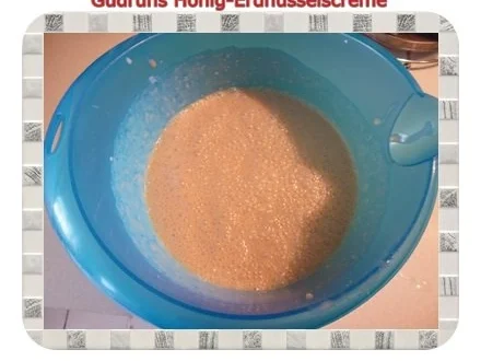 Rezept: Eis: Honig-Erdnuss-Eiscreme Bild Nr. 4 Eis: Honig-Erdnuss-Eiscreme - Rezept - Bild Nr. 4