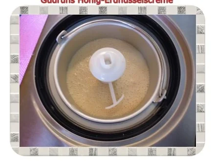 Rezept: Eis: Honig-Erdnuss-Eiscreme Bild Nr. 5 Eis: Honig-Erdnuss-Eiscreme - Rezept - Bild Nr. 5