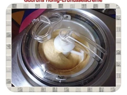 Rezept: Eis: Honig-Erdnuss-Eiscreme Bild Nr. 8 Eis: Honig-Erdnuss-Eiscreme - Rezept - Bild Nr. 8