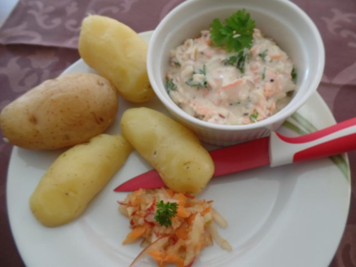 Bilder für Pellkartoffeln mit Möhren-Apfel -Quark - Rezept