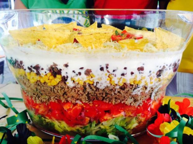 Brasilianischer Schichtsalat - Rezept mit Video - kochbar.de