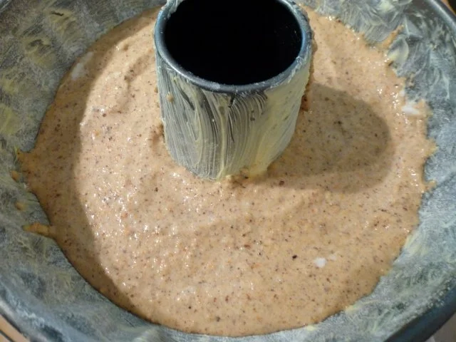 Möhrengugelhupf mit Nüssen und Mandeln - Rezept - Bild Nr. 12