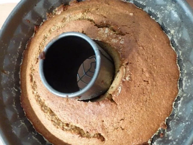 Möhrengugelhupf mit Nüssen und Mandeln - Rezept - Bild Nr. 13