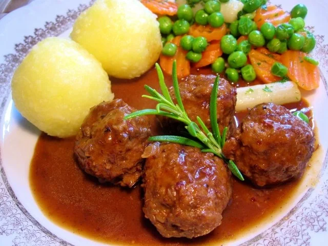 Rezept: Hack-Klößchen "Hubertus" ... Hack-Klößchen "Hubertus" ... - Rezept