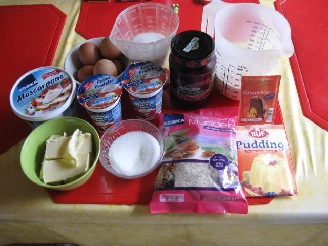 Rezept: Mascarpone - Torte mit roter Grütze Bild Nr. 2 Mascarpone - Torte mit roter Grütze - Rezept - Bild Nr. 2