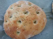 Focaccia mit Oliven und Parmesan - Rezept