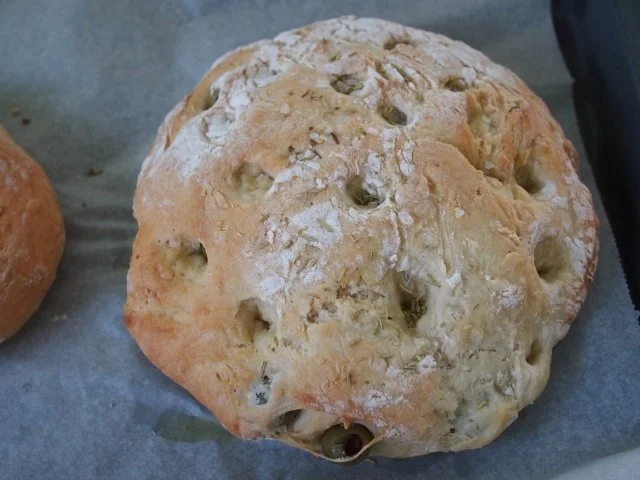 Focaccia mit Oliven und Parmesan - Rezept - Bild Nr. 2