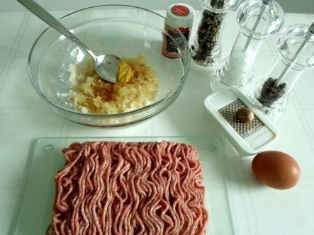 Köttbullar mit Senf-Honigsauce, Stampfkartoffeln und Preiselbeeren - Rezept - Bild Nr. 10