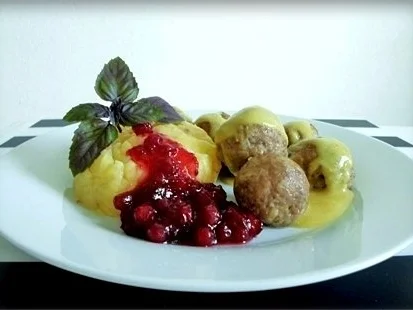 Köttbullar mit Senf-Honigsauce, Stampfkartoffeln und Preiselbeeren - Rezept - Bild Nr. 24