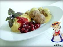 Köttbullar mit Senf-Honigsauce, Stampfkartoffeln und Preiselbeeren - Rezept