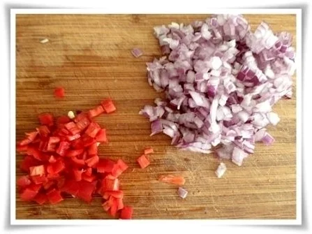 Würzige  Tomatensauce, Bandnudeln mit Köttbullar serviert - Rezept - Bild Nr. 5