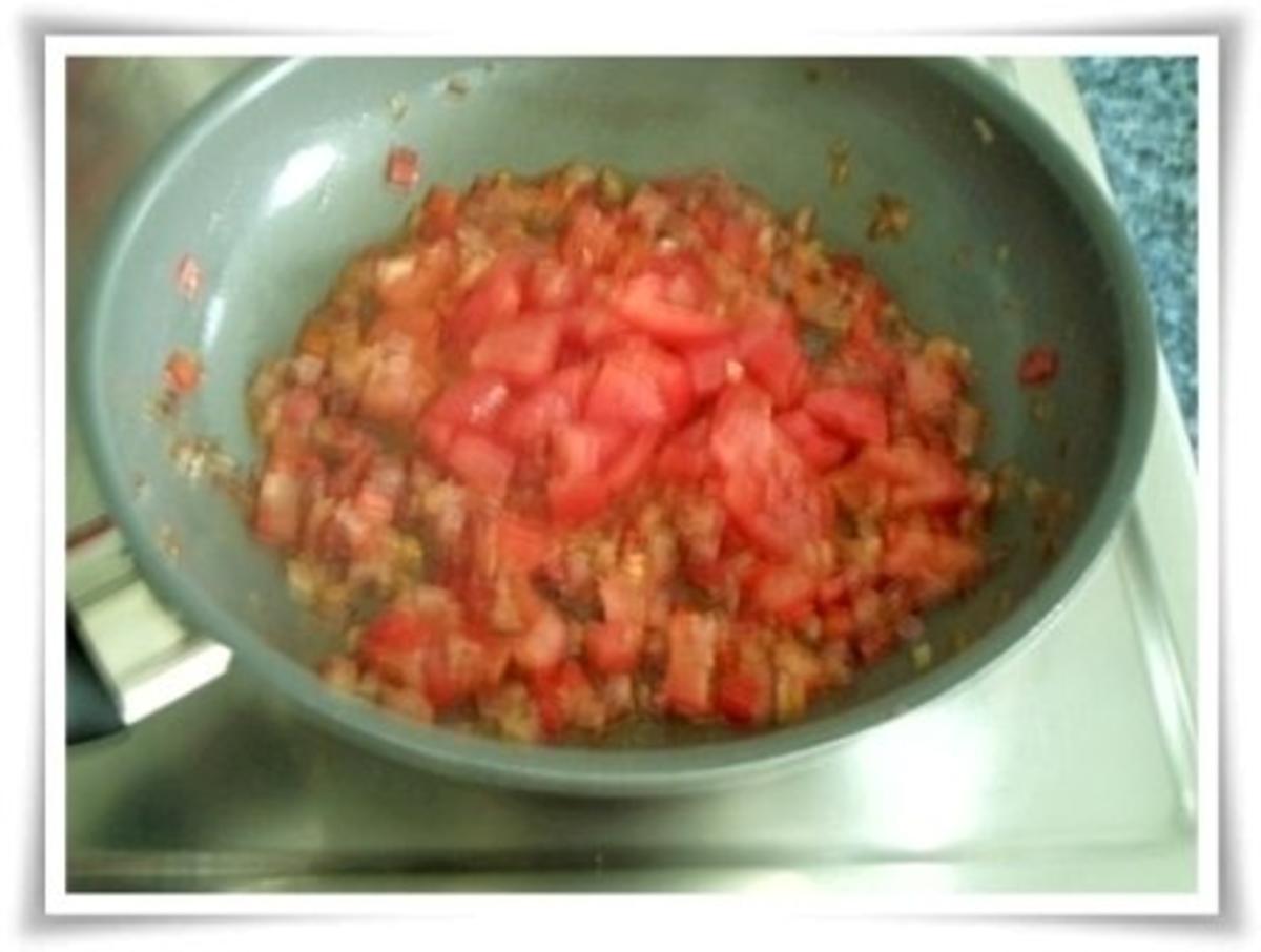 Würzige  Tomatensauce, Bandnudeln mit Köttbullar serviert - Rezept - Bild Nr. 7
