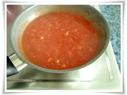 Würzige  Tomatensauce, Bandnudeln mit Köttbullar serviert - Rezept - Bild Nr. 10