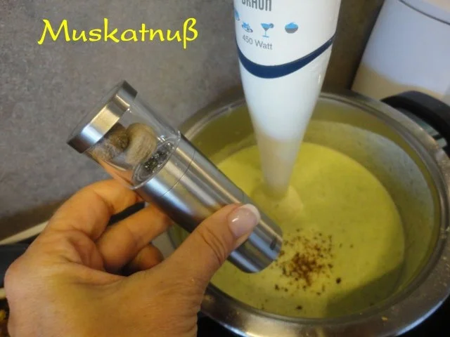 Rezept: feines Zucchini Schaum Süppchen Bild Nr. 9 feines Zucchini Schaum Süppchen - Rezept - Bild Nr. 9