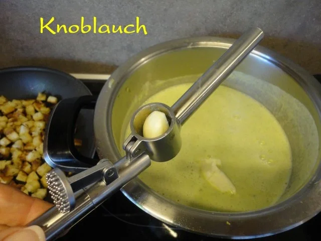 Rezept: feines Zucchini Schaum Süppchen Bild Nr. 11 feines Zucchini Schaum Süppchen - Rezept - Bild Nr. 11