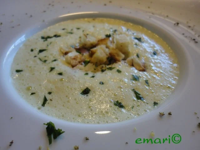 Rezept: feines Zucchini Schaum Süppchen feines Zucchini Schaum Süppchen - Rezept