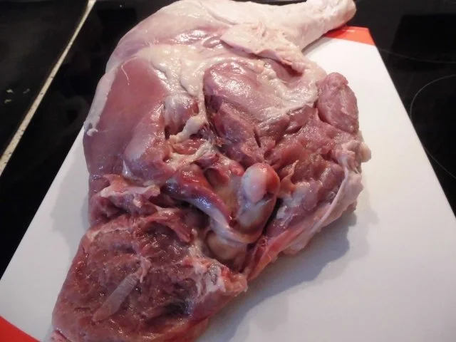 Putenkeule NT mit Kräuter - Speck - Klößen und Pfifferlingen - Rezept - Bild Nr. 2