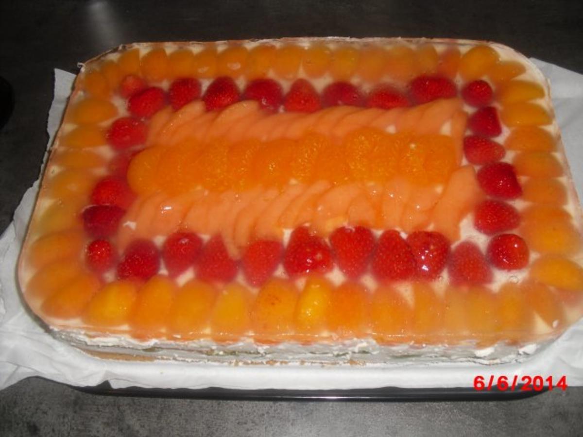 Obsttorte mit Biskuitteig - Rezept