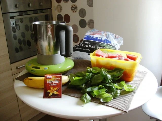 Melone-Banane-Basilikum Smoothy - Rezept