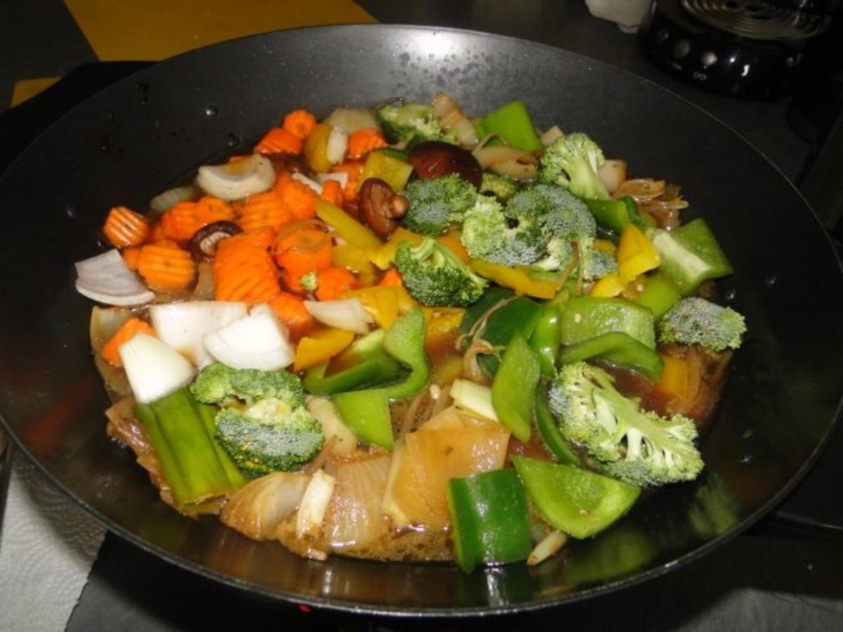 Thailändischen Woken mit Gemüse und Fleisch - Rezept - Bild Nr. 12