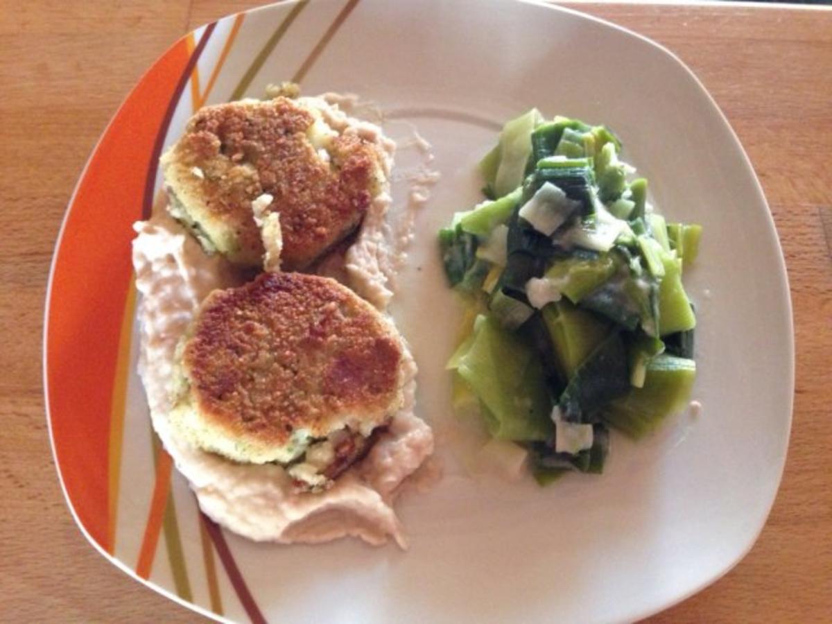 Fischfrikadelle auf Bohnenpüree und Rahmporree - schnell &amp; einfach ...