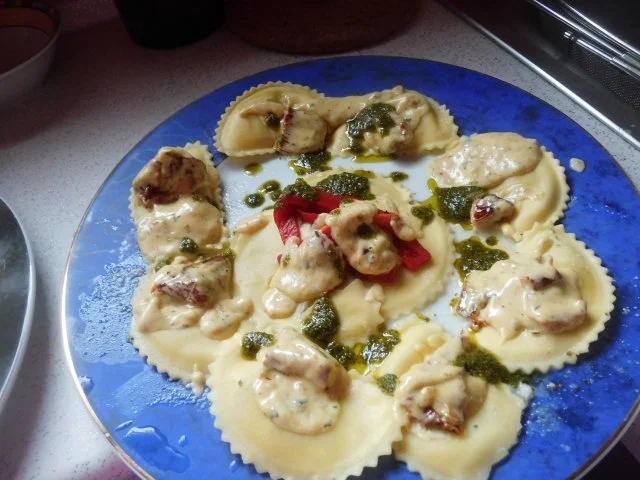 Rezept: Ziegenkäse Ravioli in einer creme mit pestosauce Ziegenkäse Ravioli in einer creme mit pestosauce - Rezept