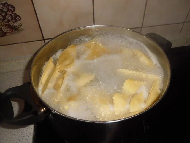 Rezept: Ziegenkäse Ravioli in einer creme mit pestosauce Bild Nr. 4 Ziegenkäse Ravioli in einer creme mit pestosauce - Rezept - Bild Nr. 4