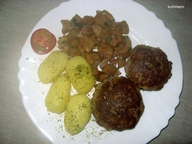 Rezept: Bouletten "kuhlmenn" mit Pfifferlingen Bouletten "kuhlmenn" mit Pfifferlingen - Rezept