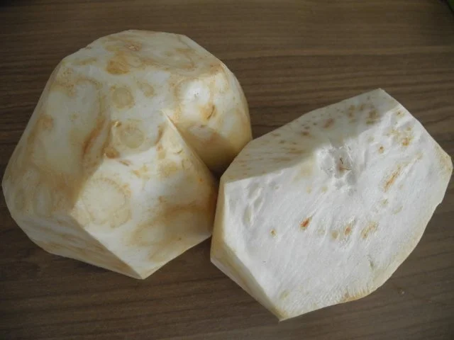 Vegan : Kartoffel-Sellerie-Stampf mit gebuttertem Lauch-Seitan an Gurken-Radieschen-Salat - Rezept - Bild Nr. 3