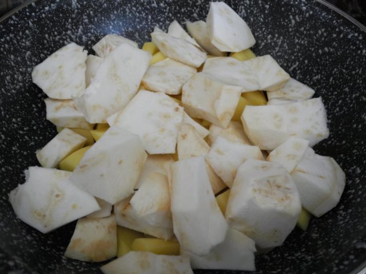 Vegan : Kartoffel-Sellerie-Stampf mit gebuttertem Lauch-Seitan an Gurken-Radieschen-Salat - Rezept - Bild Nr. 4