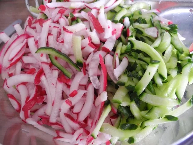 Vegan : Kartoffel-Sellerie-Stampf mit gebuttertem Lauch-Seitan an Gurken-Radieschen-Salat - Rezept - Bild Nr. 6