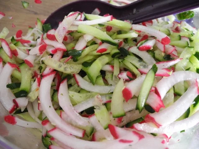 Vegan : Kartoffel-Sellerie-Stampf mit gebuttertem Lauch-Seitan an Gurken-Radieschen-Salat - Rezept - Bild Nr. 8