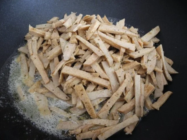 Vegan : Kartoffel-Sellerie-Stampf mit gebuttertem Lauch-Seitan an Gurken-Radieschen-Salat - Rezept - Bild Nr. 11