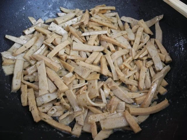 Vegan : Kartoffel-Sellerie-Stampf mit gebuttertem Lauch-Seitan an Gurken-Radieschen-Salat - Rezept - Bild Nr. 12