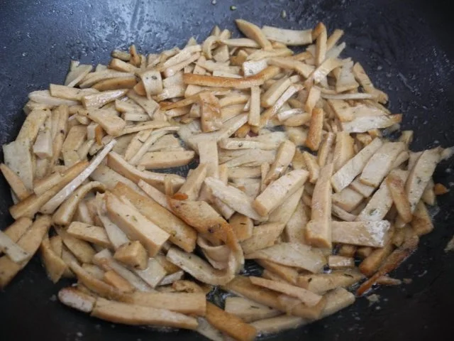 Vegan : Kartoffel-Sellerie-Stampf mit gebuttertem Lauch-Seitan an Gurken-Radieschen-Salat - Rezept - Bild Nr. 13