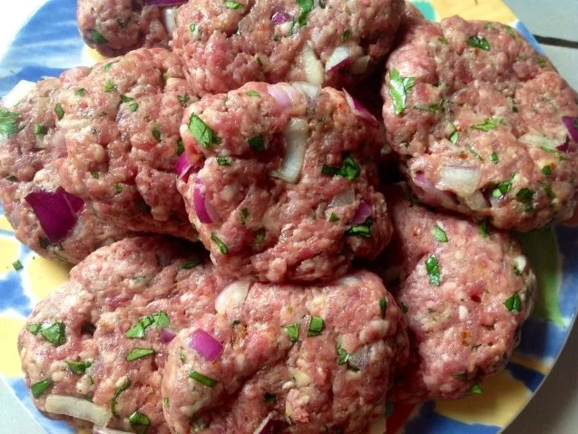 Scharfe Bouletten orientalischer Art mit einem Dattel Frischkäse Dip - Rezept - Bild Nr. 5