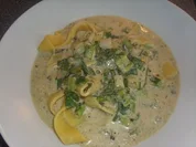 Nudeln mit Kräuter-Käse Soße - Rezept