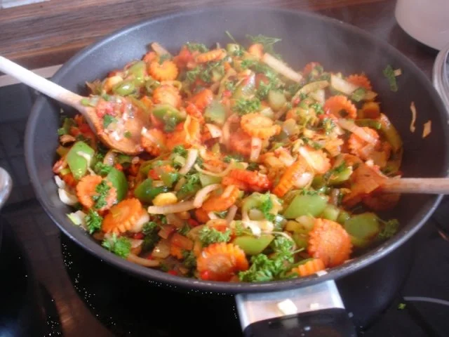 Bandnudeln mit Möhrenblüten-Gemüse-Thunfisch-Sauce - Rezept - Bild Nr. 11