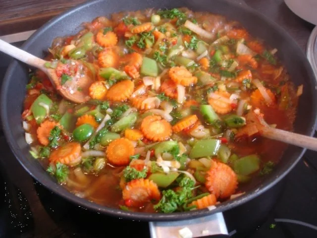 Bandnudeln mit Möhrenblüten-Gemüse-Thunfisch-Sauce - Rezept - Bild Nr. 12