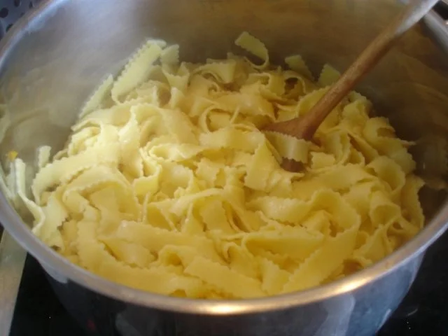 Bandnudeln mit Möhrenblüten-Gemüse-Thunfisch-Sauce - Rezept - Bild Nr. 15