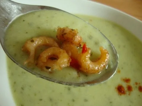 Geeiste Gurkensuppe mit Feuerkrabben - Rezept - Bild Nr. 2