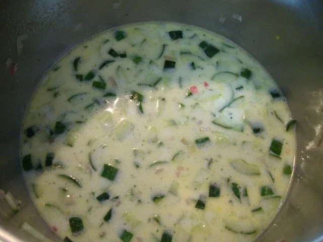 Geeiste Gurkensuppe mit Feuerkrabben - Rezept - Bild Nr. 8