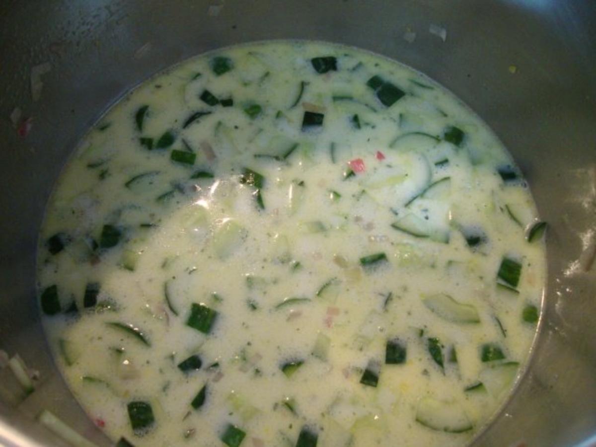 Geeiste Gurkensuppe mit Feuerkrabben - einfach - von SuppenGeniesser